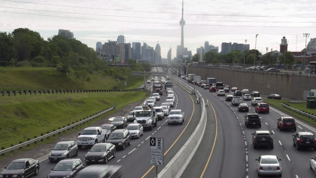 چند ساعت از عمر رانندگان مونترالی و تورنتویی در ترافیک میگذرد؟
